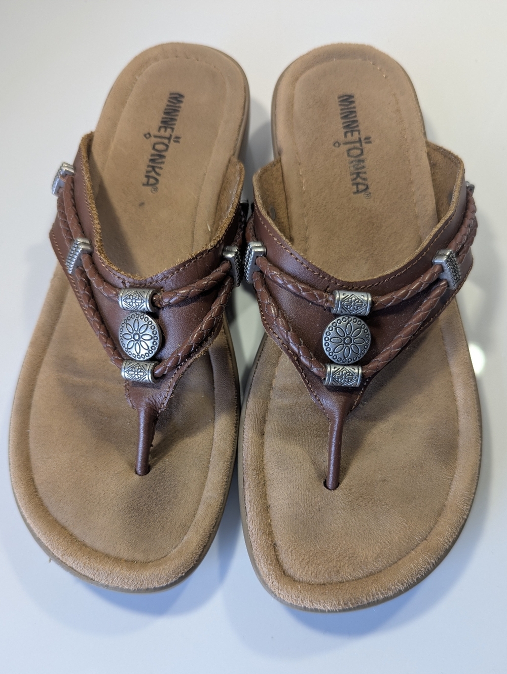 Minnetonka Silverthorne 360 Thong Sandal 7.5 Womens Brown Leather Flip Flops